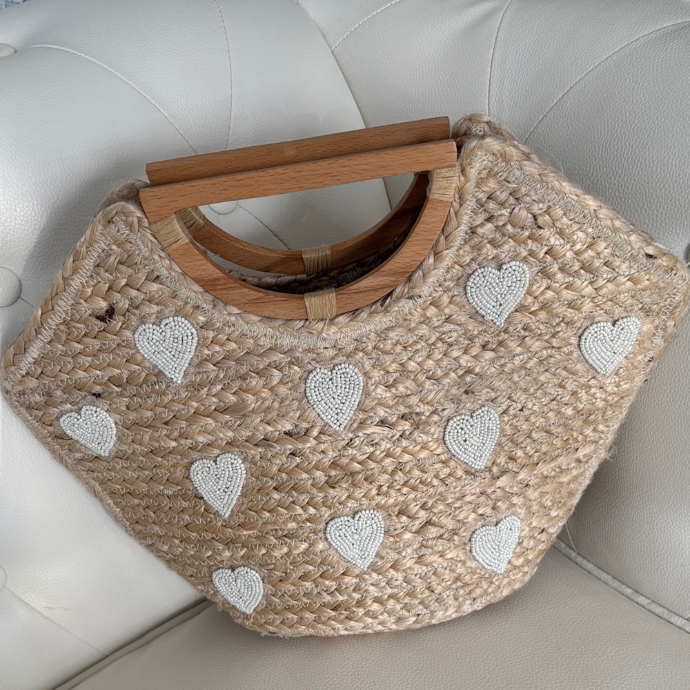 Woven Beaded Heart Tote Bag with Wooden Handles, New With Tags, Enjoy beach 🏖️ - Picture 3 of 10
